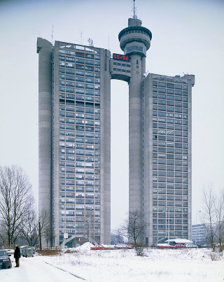 Illustration for article titled A Brief History of Buildings That Spin